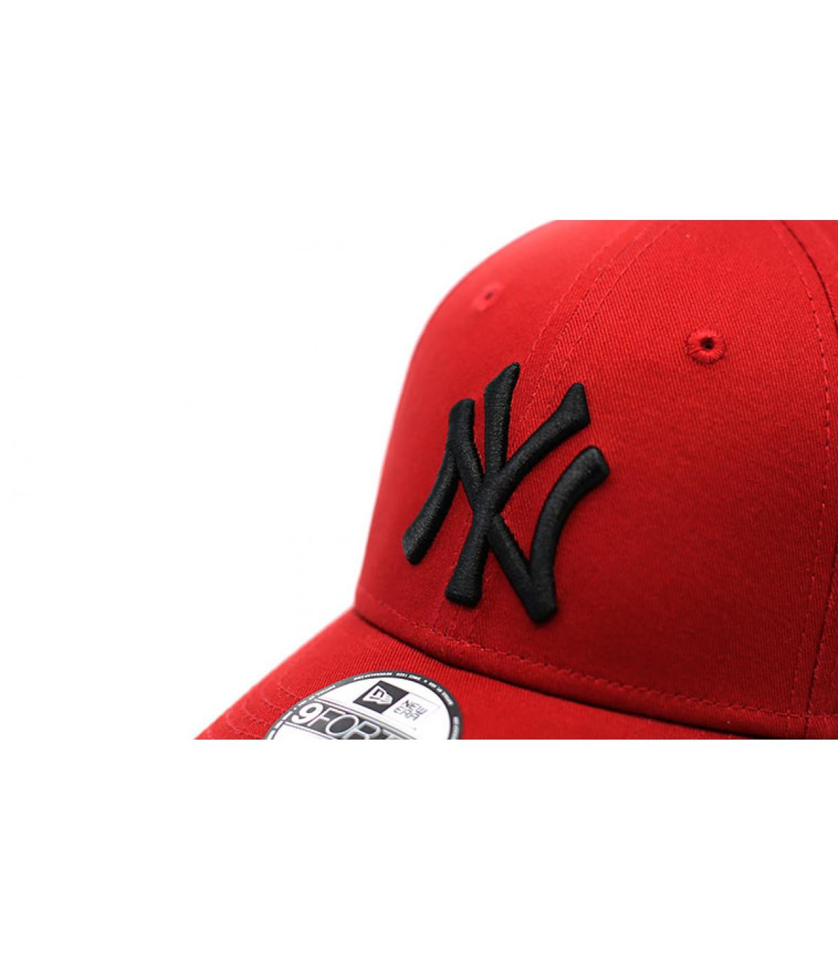 zwarte bordeaux NY cap